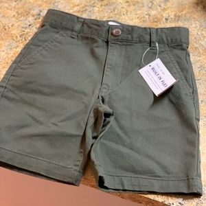 Old Navy boys button-front shorts, size 6
